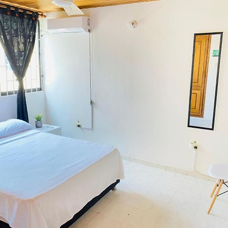 Habitaciones Cerca Al Aeropuerto 2 Cartagena Eksteriør bilde