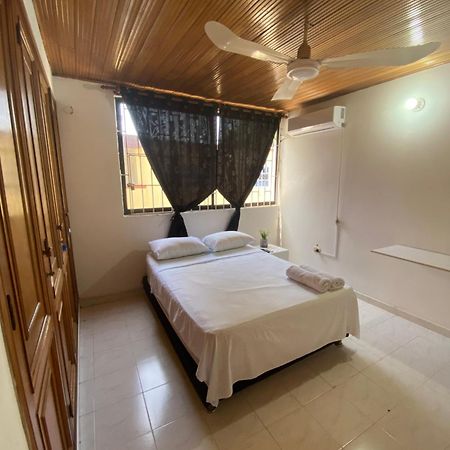 Habitaciones Cerca Al Aeropuerto 2 Cartagena Eksteriør bilde